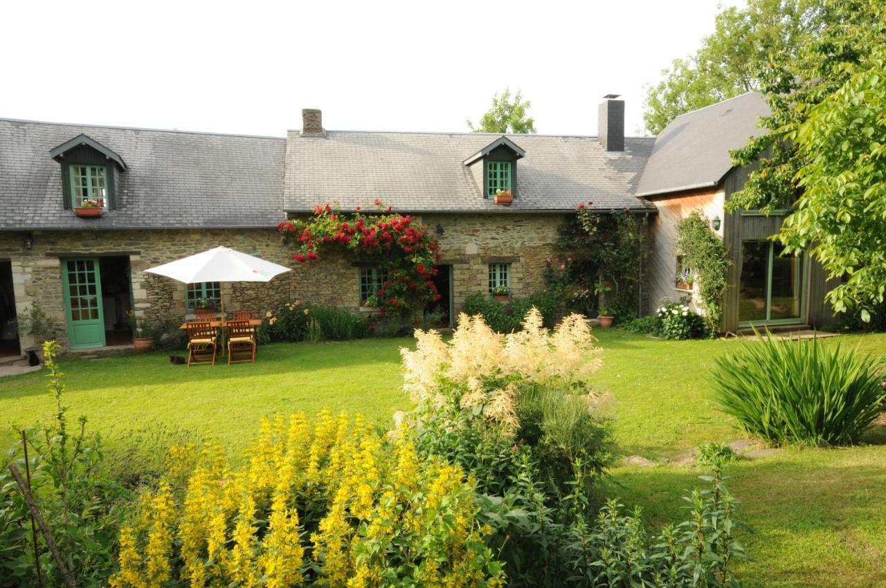 Le Lavoir De Julia Bourgvallees Esterno foto